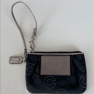 Coach Poppy zippy wristlet